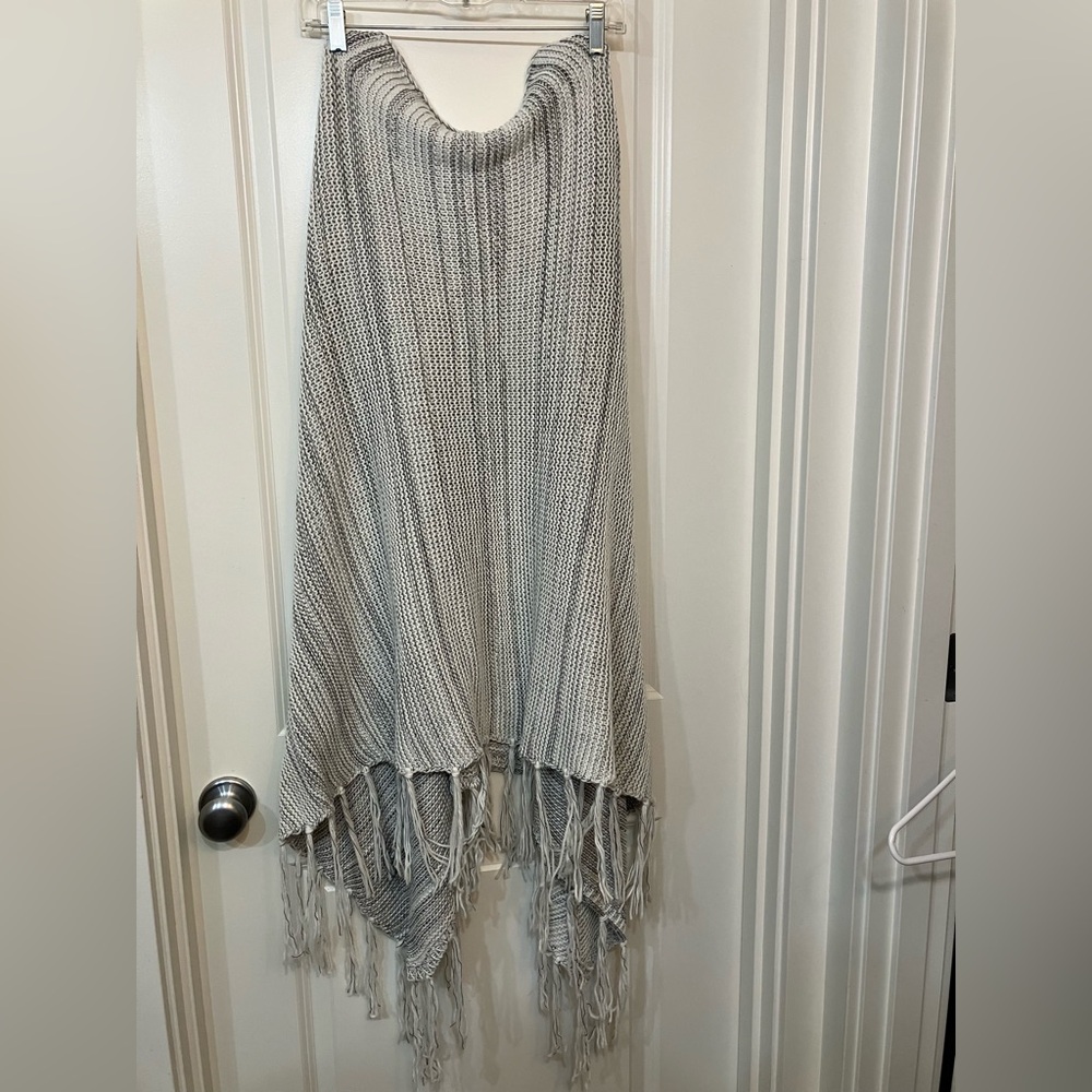 LuLaRoe Knit Shawl‎ Gray White Black Button Down Fringe Boho Wrap Poncho